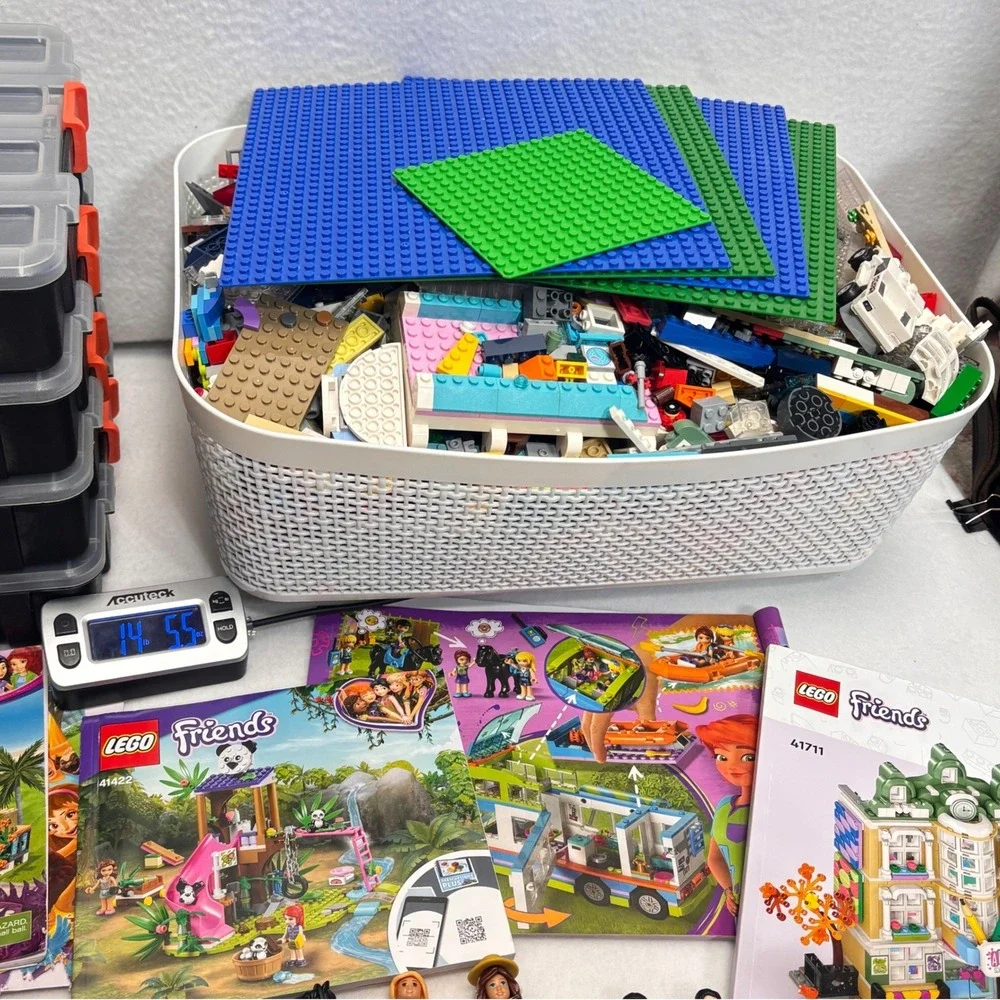 LEGO Friends Creator 14 LB Bulk Lot + 50 Minifigures + 7 Manuals + 4 Storage Box